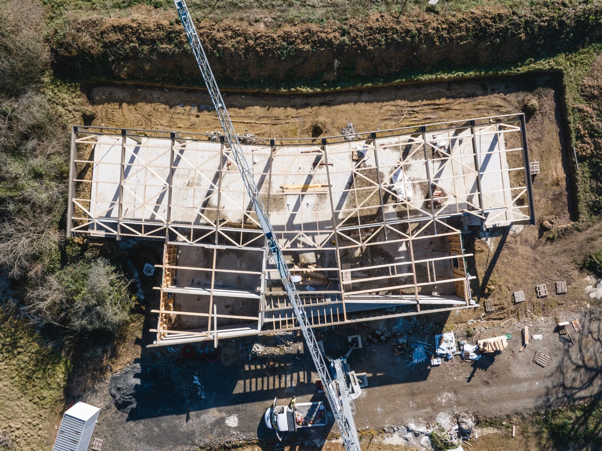 chantier-cabanel-vue-zenithale-structure-bois-et-grue