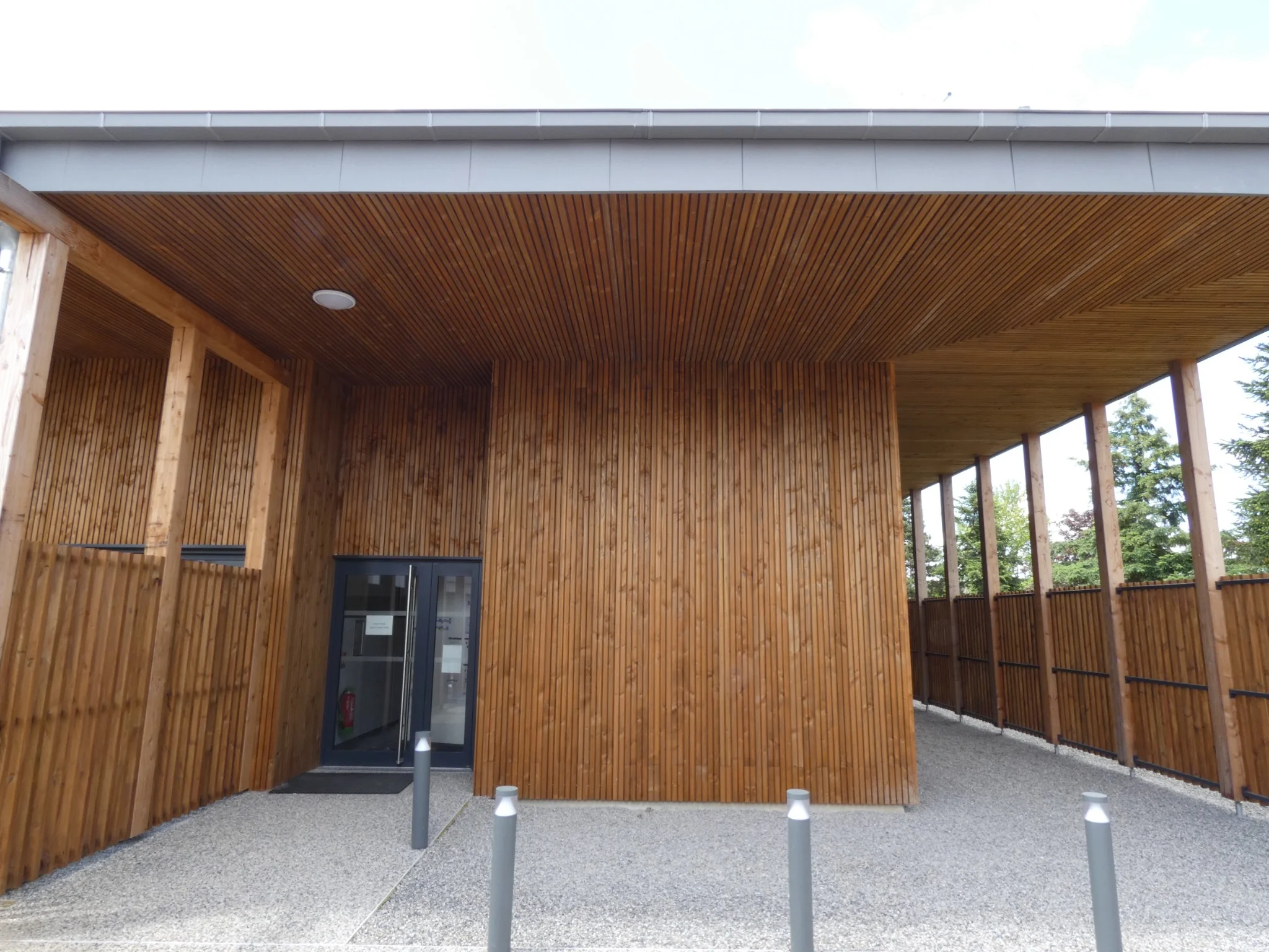 entree-dojo-bardage-bois