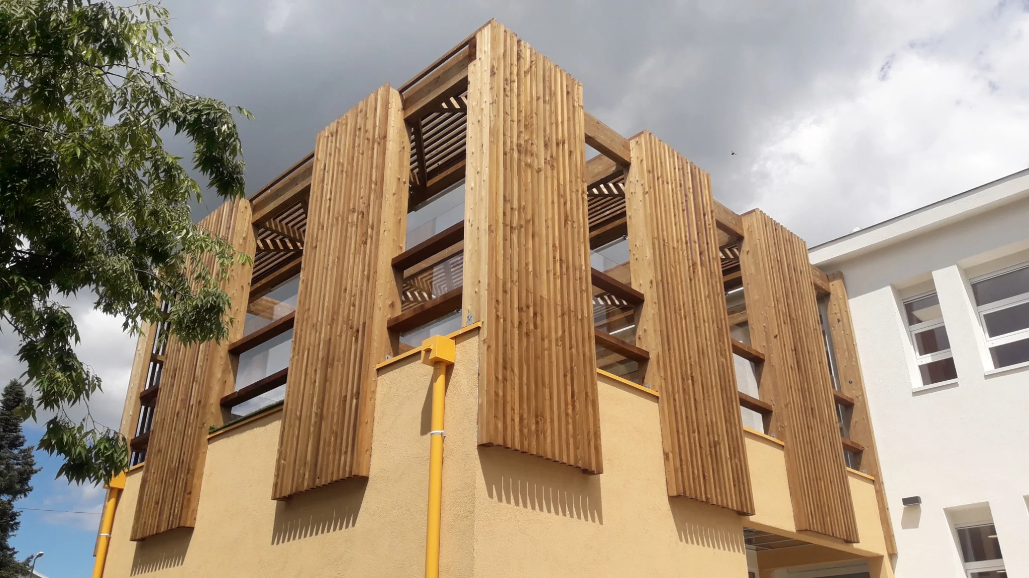 facade-bois-brise-soleil-pelissou