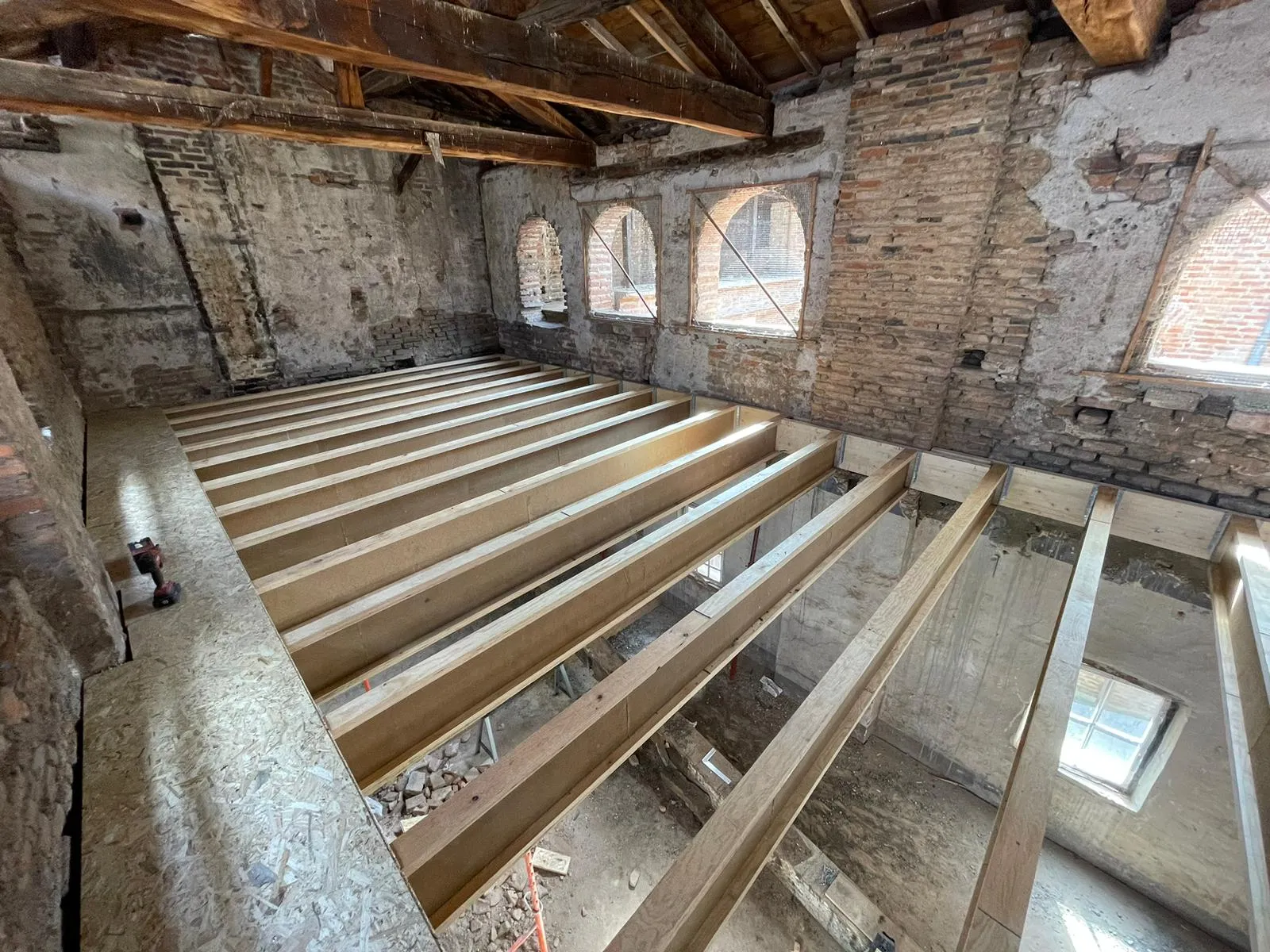 solivage-plancher-bois-batiment-ancien-albi