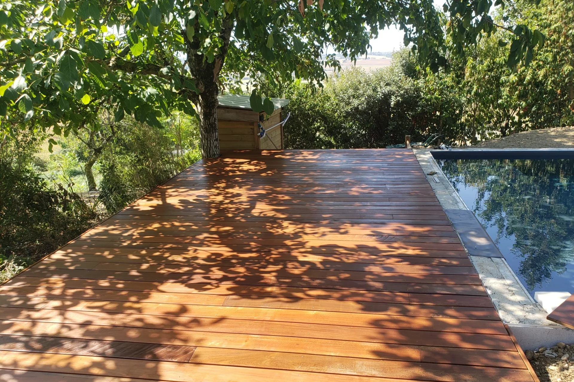 Terrasse bois en sur structure charpente à Montcabrier, près de Lavaur (Tarn)